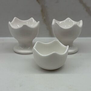 Vintage Set of 3 White Ceramic Egg Cups Shaped like Cracked Egg Shells